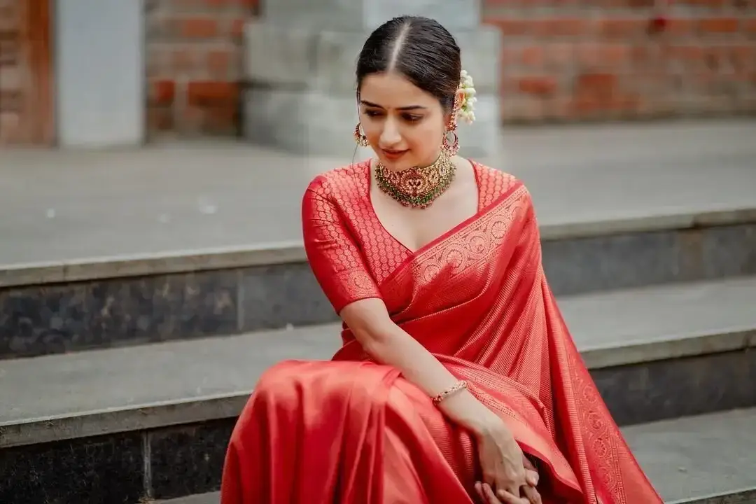 ASHIKA RANGANATH IN SOUTH INDIAN TRADITIONAL RED SAREE 3